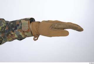 Photos Frankie Perry US Army gloves hand 0001.jpg